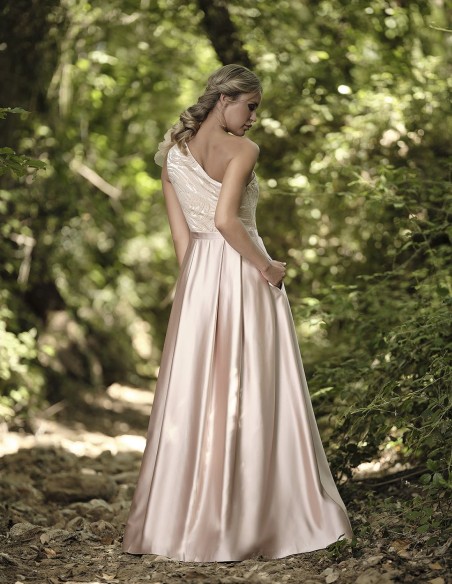 Robe de soirée longue avec corsage à paillettes et jupe en satin