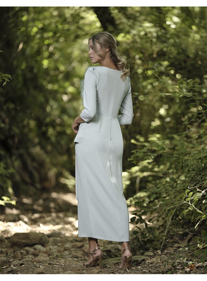 Robe de cocktail midi avec volant et ouverture