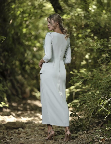 Robe de cocktail midi avec volant et ouverture