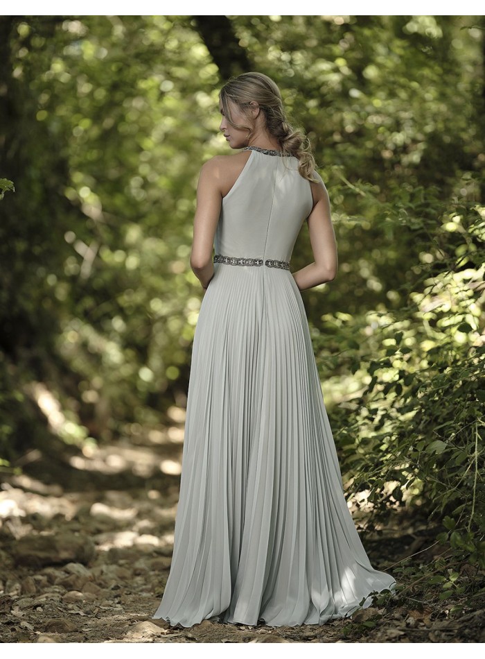 Robe de soirée longue et plissée avec strass