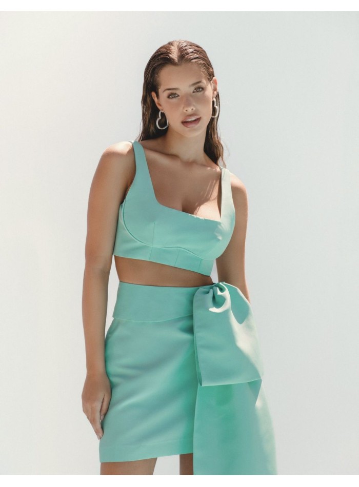 Short party skirt with a bow