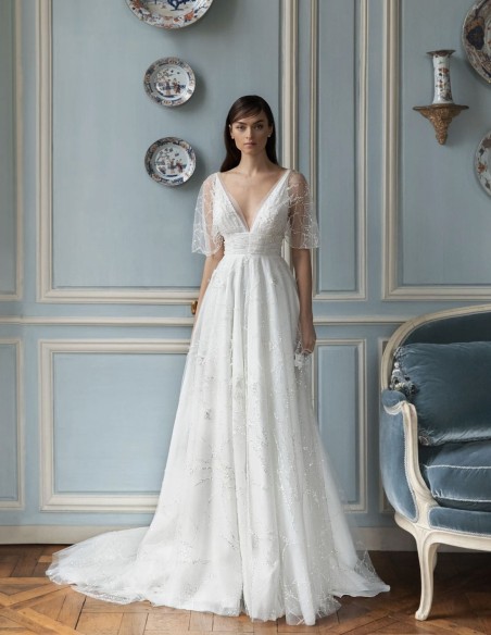 Robe de mariée avec manches courtes transparentes et jupe fluide