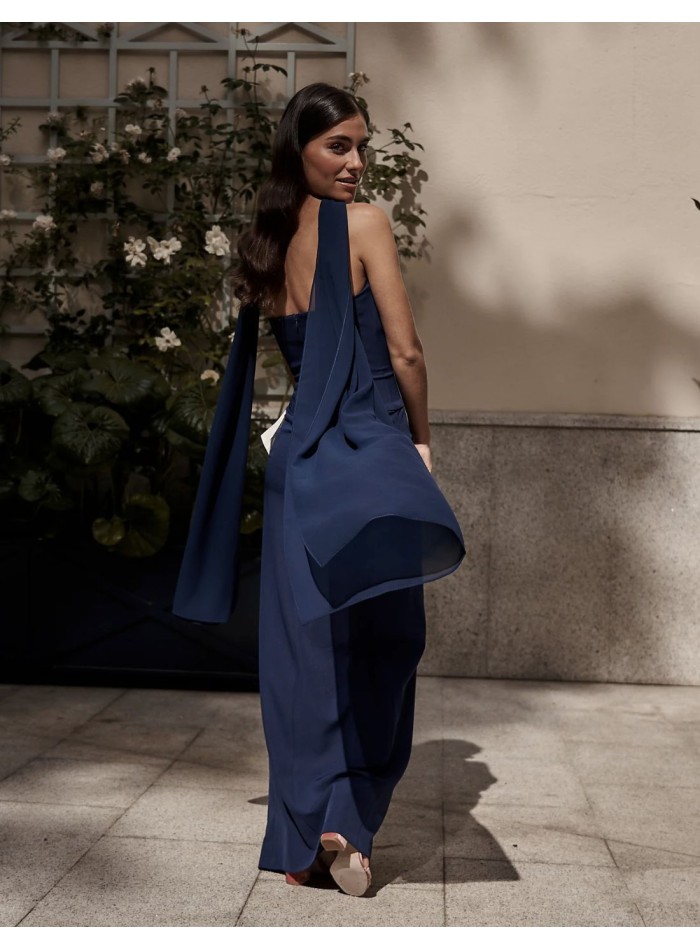 Chal de fiesta en crepe chiffon de color azul marino.