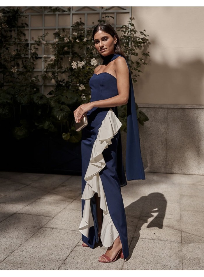 Navy blue party shawl for guests.