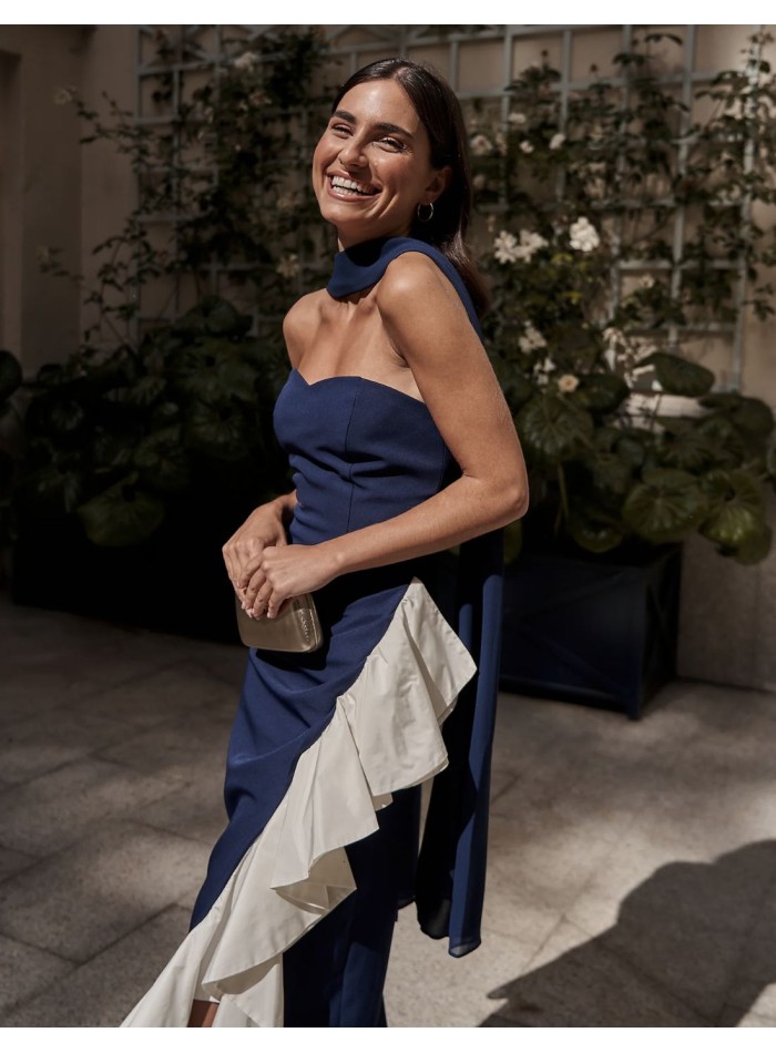 Navy blue autumn guest scarf.