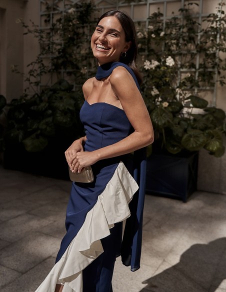 Navy blue autumn guest scarf.