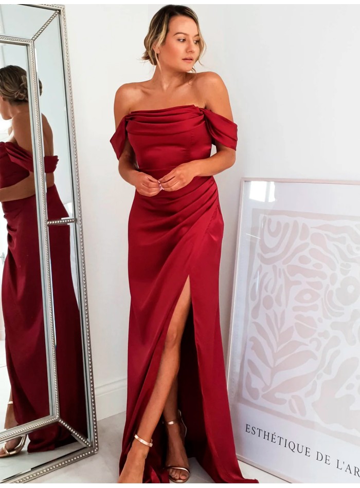 Robe de soirée à corsage bandeau et tissu satiné