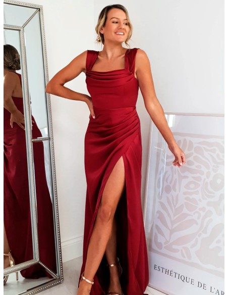 Vestido de fiesta con escote bandeau corpiño y tejido satinado