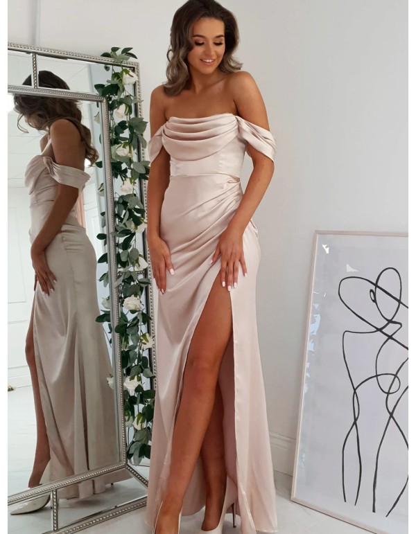 Robe de soirée à corsage bandeau et tissu satiné