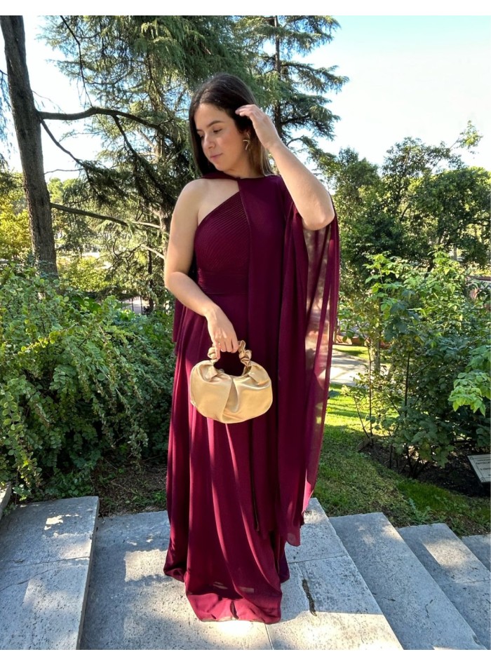 Capa de gasa multiposicion para invitadas en tendencia.