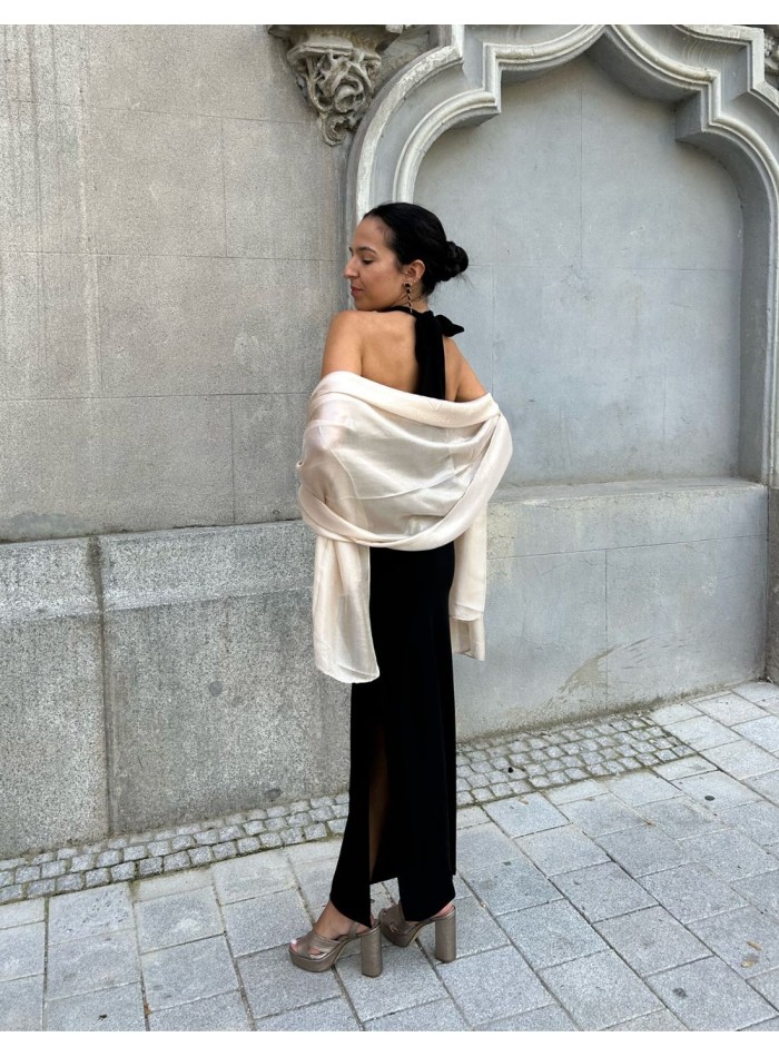 Satin multiposition shawl in ecru color.