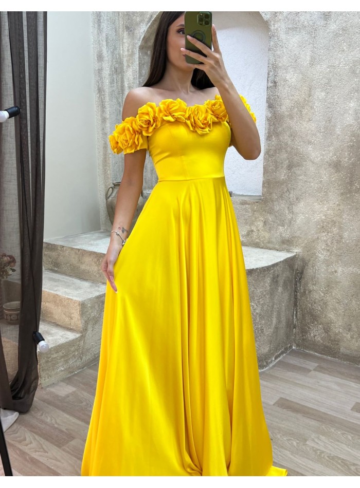 Vestido de fiesta con escote bandeau de flores