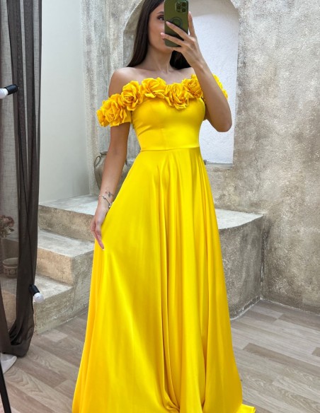 Vestido de fiesta con escote bandeau de flores