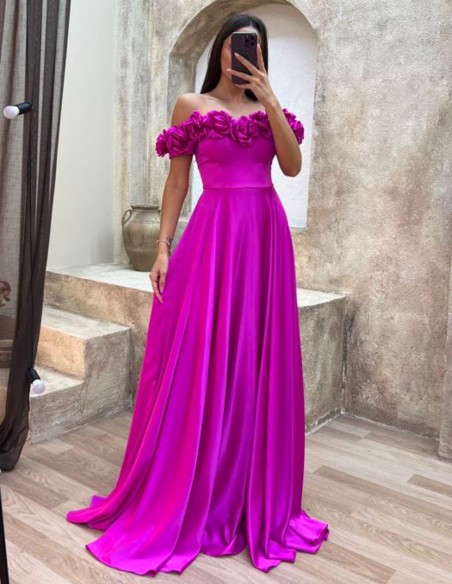 Vestido de fiesta con escote bandeau de flores