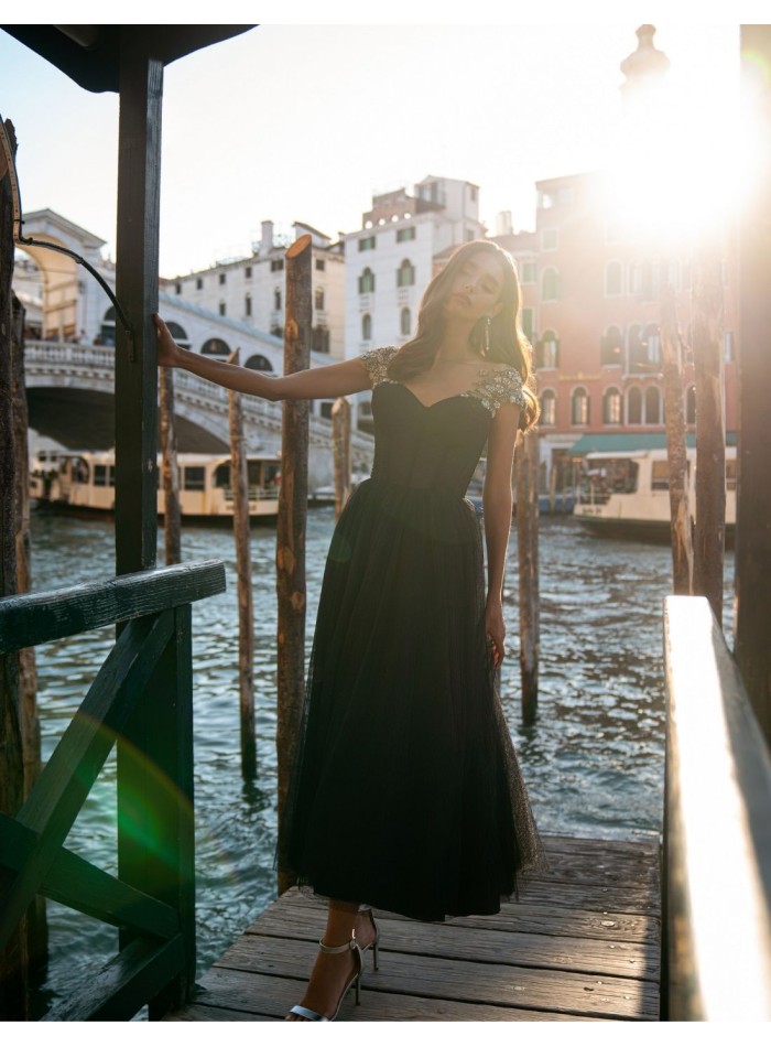 Robe de soirée midi noire avec jupe en tulle