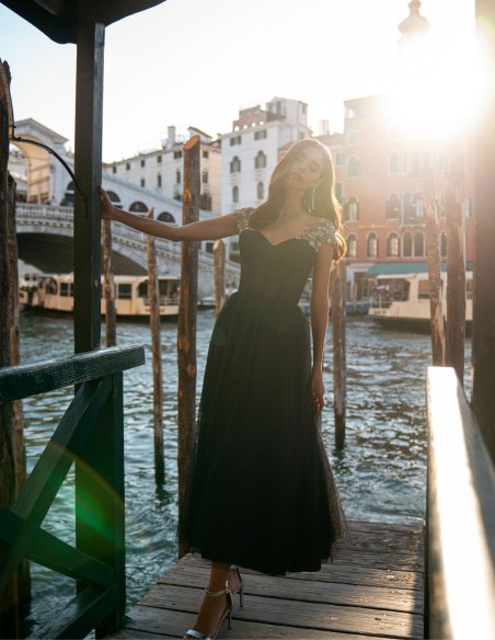 Robe de soirée midi noire avec jupe en tulle