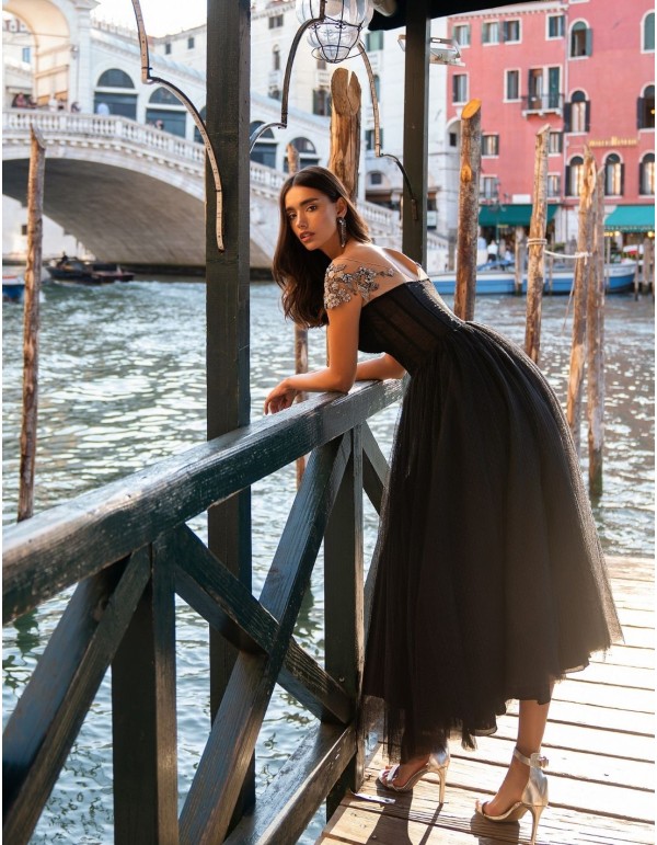 Robe de soirée midi noire avec jupe en tulle 2