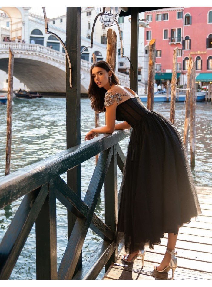 Vestido de fiesta midi negro con falda de tul