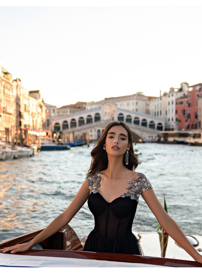 Robe de soirée midi noire avec jupe en tulle