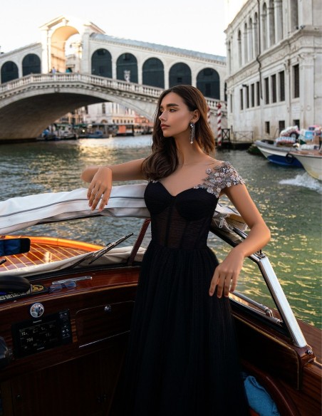 Vestido de fiesta midi negro con falda de tul