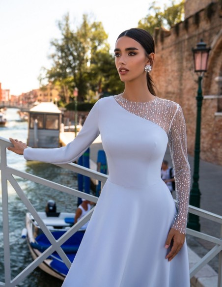 Vestido de fiesta largo gris perla con manga fantasía