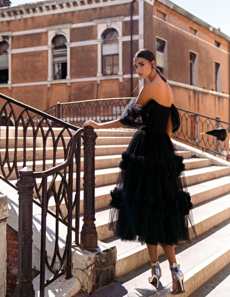 Vestido midi de tul con mangas caidas