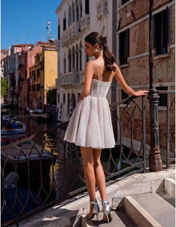 Mini vestido brillante con falda evasé 2