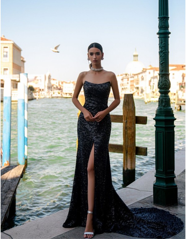 Robe longue de fête avec sequins et traîne