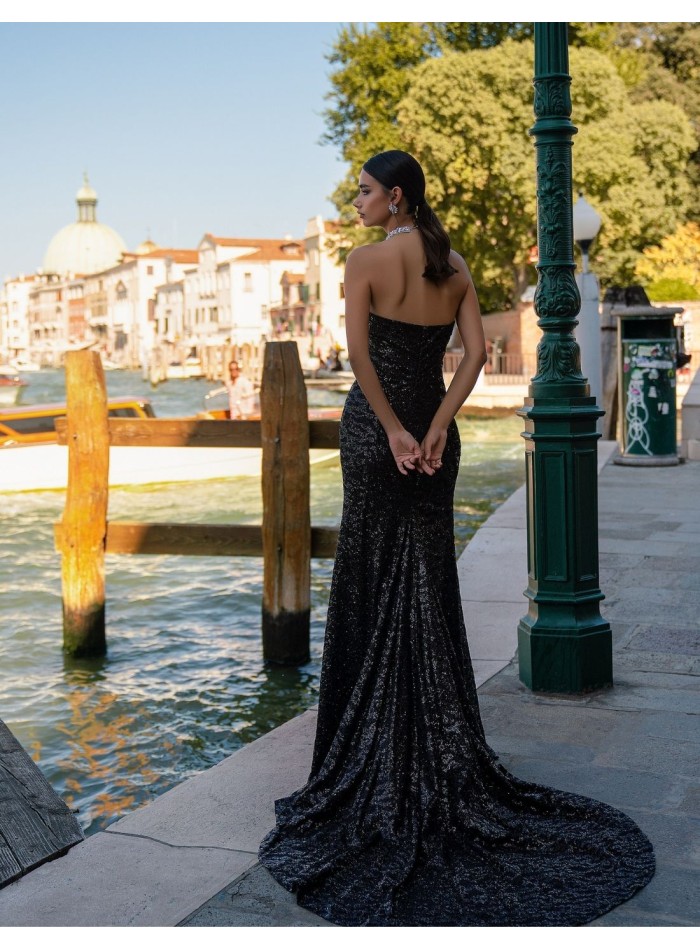 Robe longue de fête avec sequins et traîne