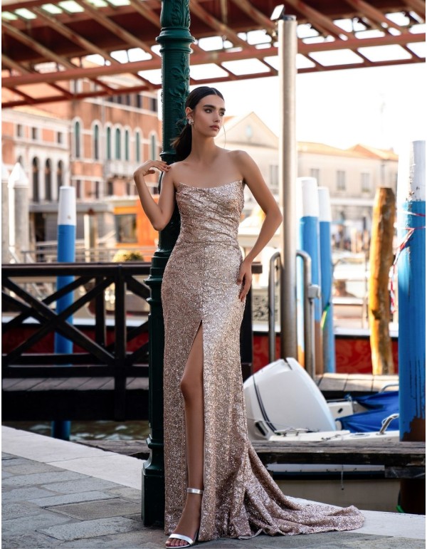 Robe longue de fête avec sequins et traîne