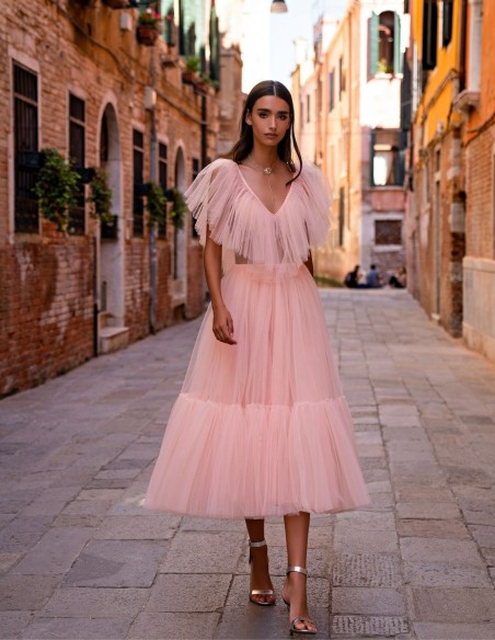 Vestido midi de fiesta con volantes de tul