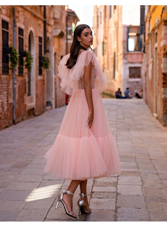 Vestido midi de fiesta con volantes de tul