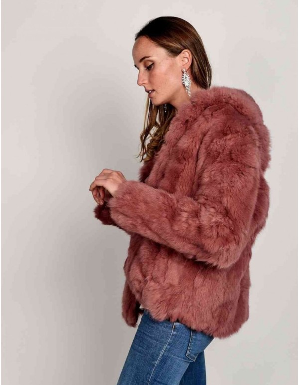 Manteau en fourrure de lapin avec capuche