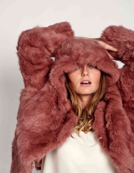 Manteau en fourrure de lapin avec capuche