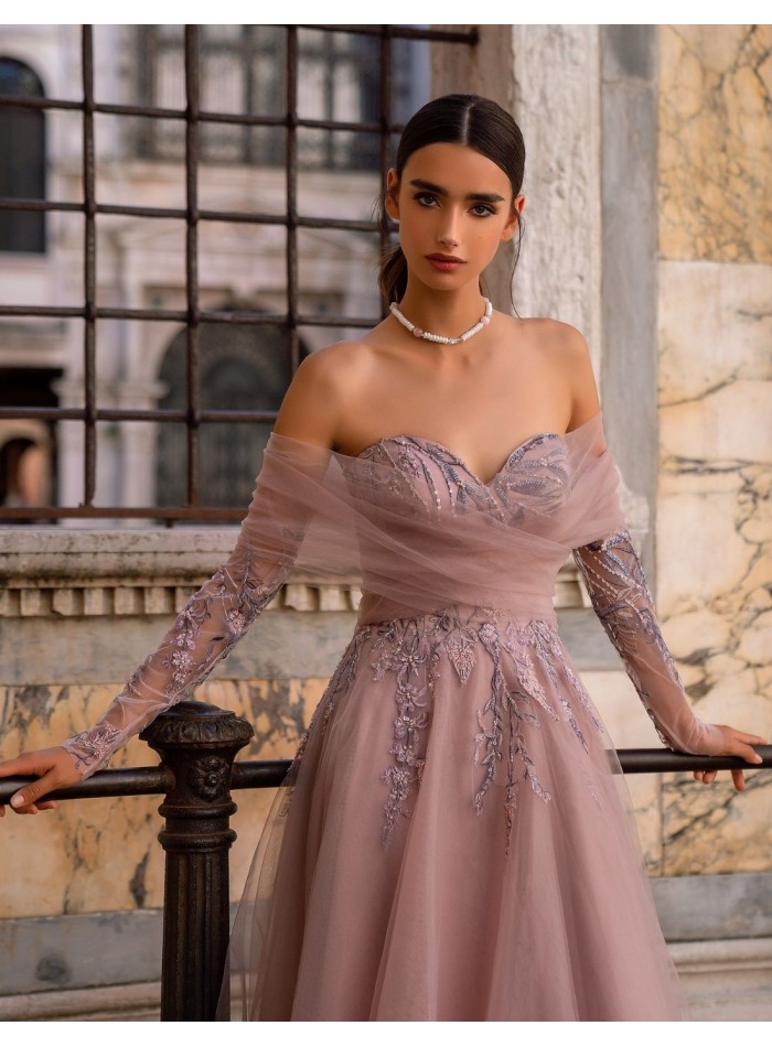 Robe longue de fête avec encolure cache-coeur...