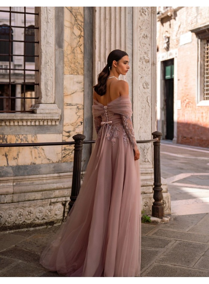 Vestido de fiesta largo con escote bordado...