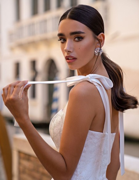 Robe de soirée midi avec bretelles à nœuds et jupe en tulle