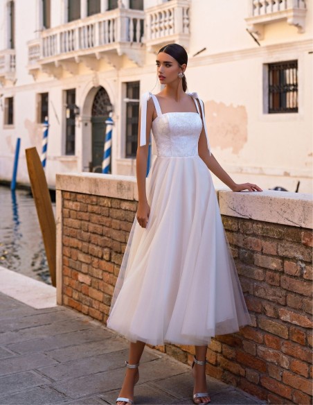 Vestido de fiesta midi con tirantes lazo y falda de tul