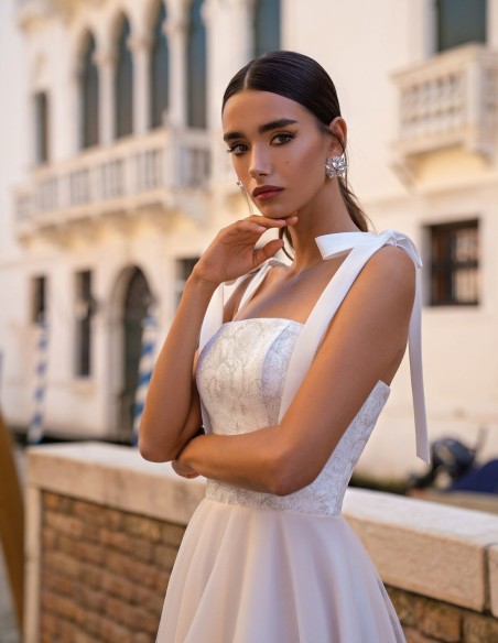 Vestido de fiesta midi con tirantes lazo y falda de tul