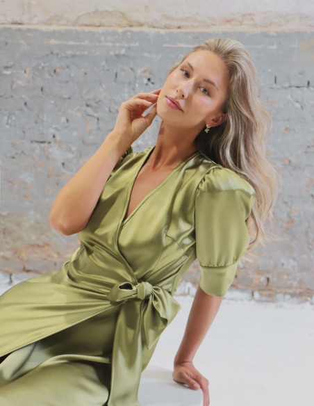 Robe de soirée midi en satin vert olive