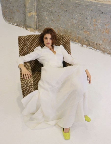 Vestido de novia largo en lino blanco con manga larga