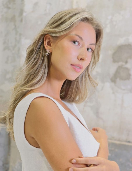 Robe de mariée midi sans manches avec fente latérale