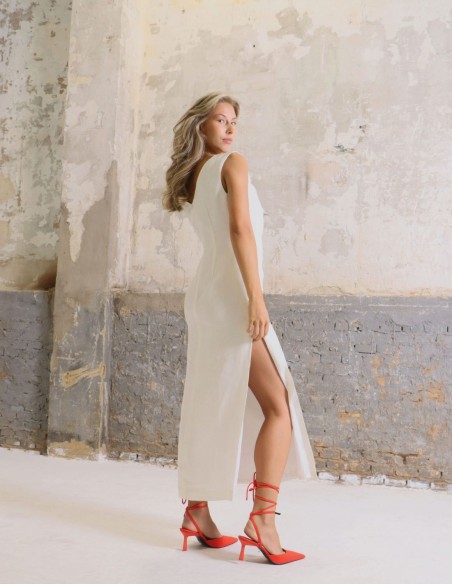 Vestido de novia midi sin mangas con abertura lateral