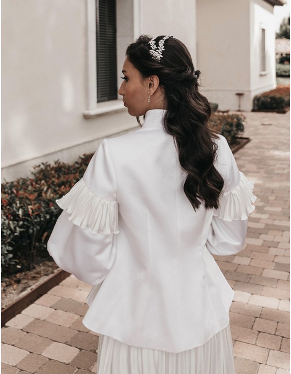 Chaqueta blanca cuello cisne y manga larga 2