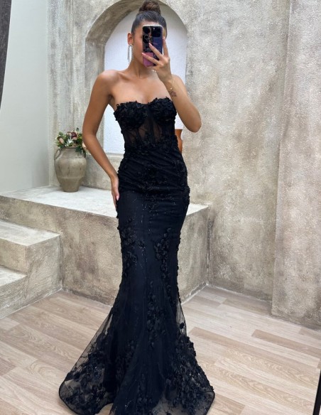 Strapless party dress with rose details