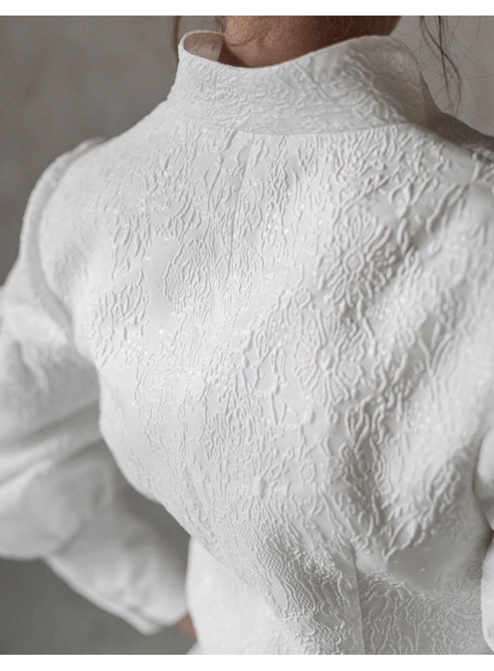 Brocade white jacket with puffed sleeves