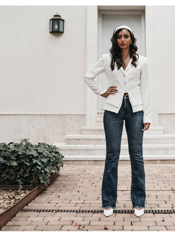 Chaqueta americana blanca de novia con botones