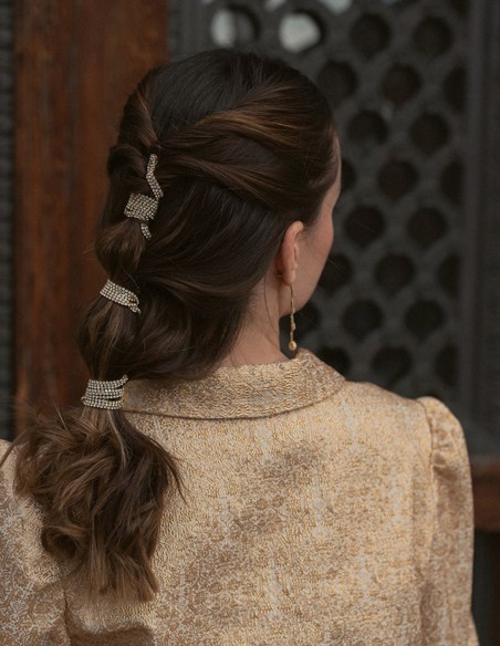 Blusa de fiesta dorada estampada con manga abullonada