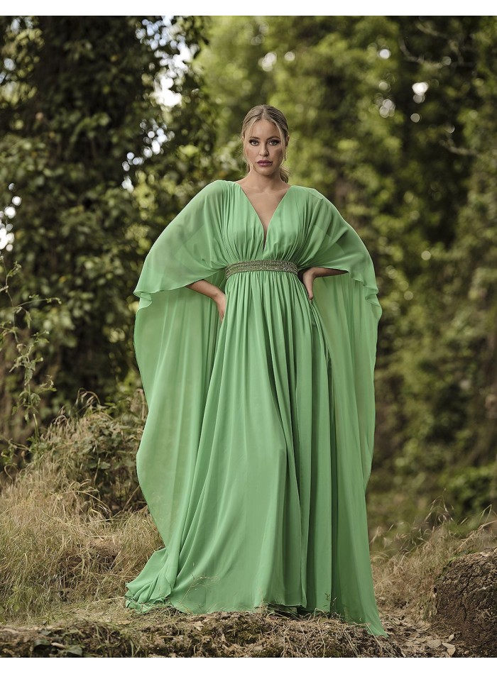 Vestido largo de fiesta con capa y fajín de...