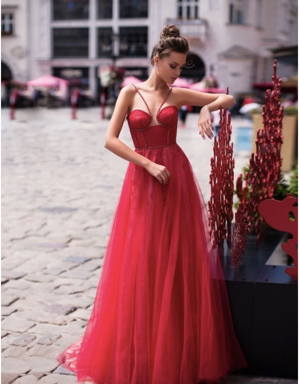 Vestido largo de fiesta con falda de tul bordado y corpiño